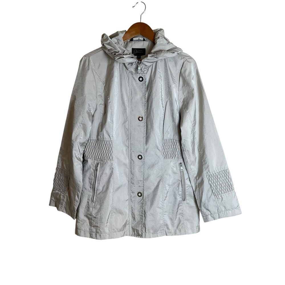 Jessica light shiny coat.‎ Size medium